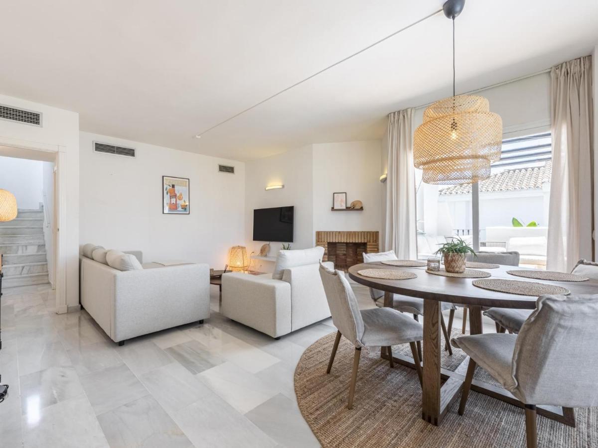 Naranjos Beautiful 1 Bedroom Penthouse Apartment Marbella